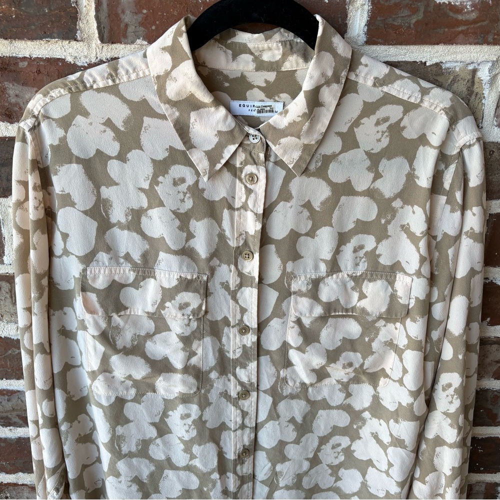 Equipment Femme Taupe Cream Heart Print Silk Blouse Size Medium - Picture 4 of 12